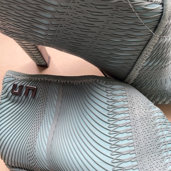 Like New! - Picture 8 of 8